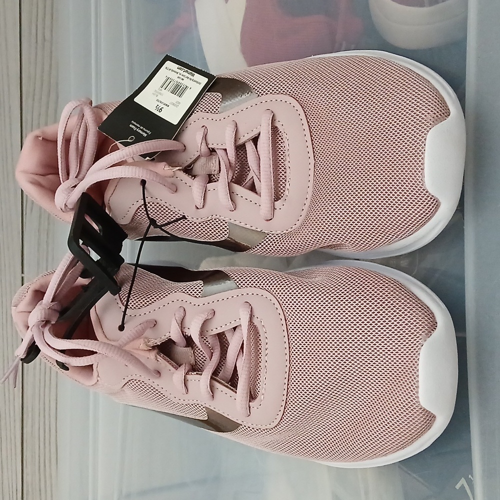 Athletic works size 9 women